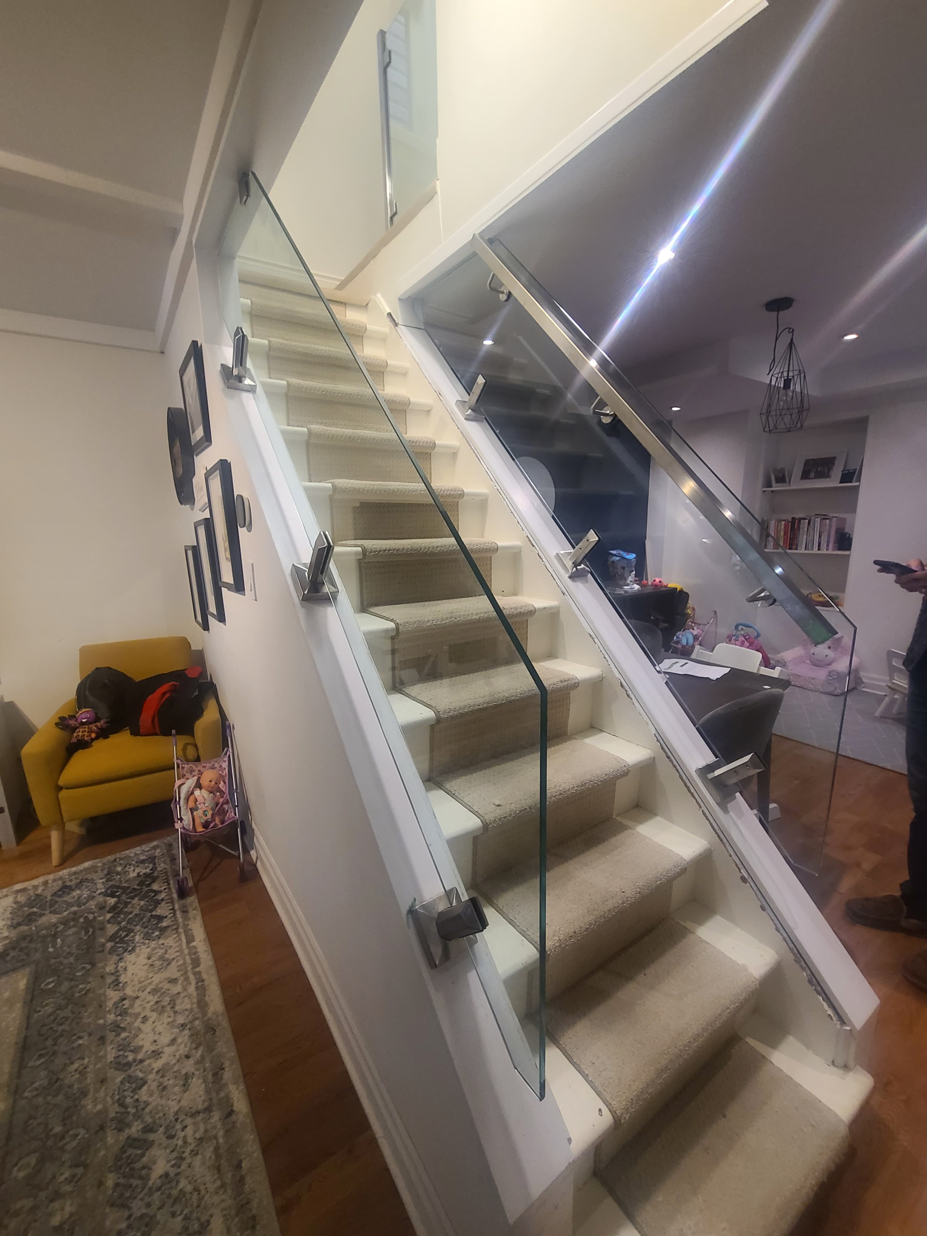 Frameless glass spigot railing on interior staircase